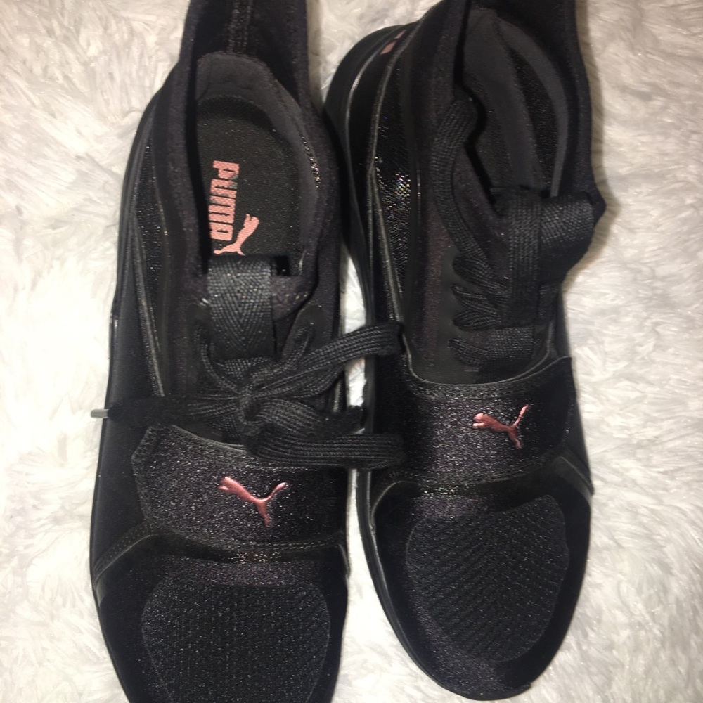 Women’s pumas - Picture 2 of 4